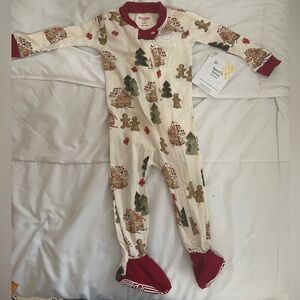 NEW Burt’s Bees Christmas Sleeper